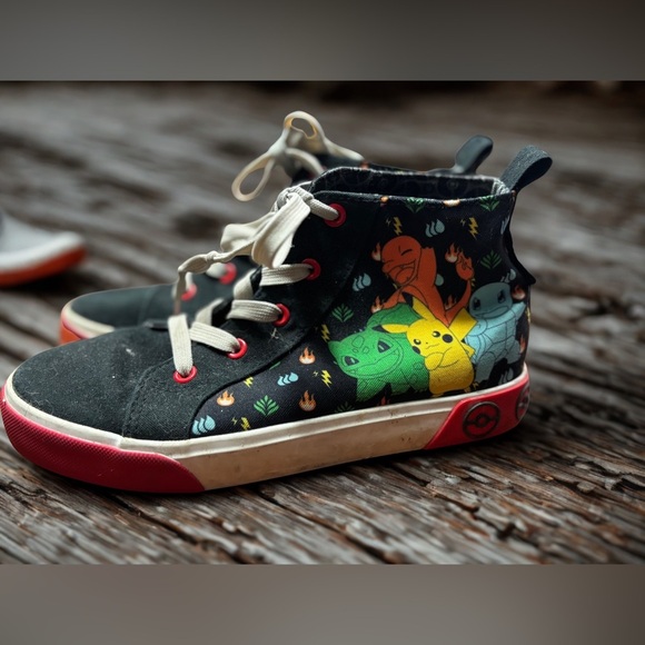 GroundUp Pokemon High Top Sneakers black with Pokemon characters - Picture 2 of 5